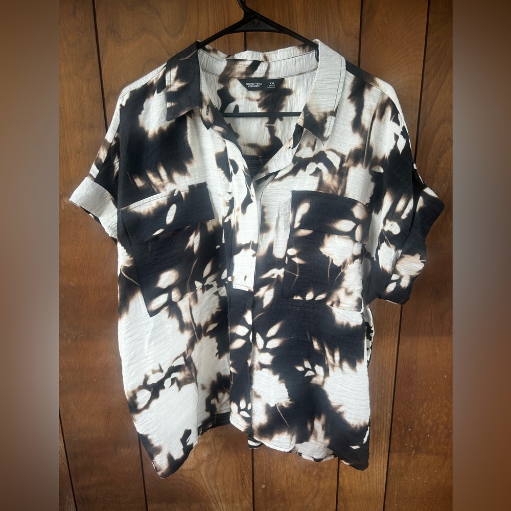 Simply Vera Vera Wang Black and White Button Down Shirt
